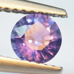 0.64ct Zaffiro con Cambio di Colore in Faccettato Rotondo