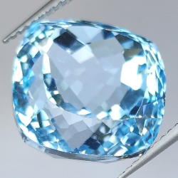 20.93ct Topaze Bleu Taille Coussin