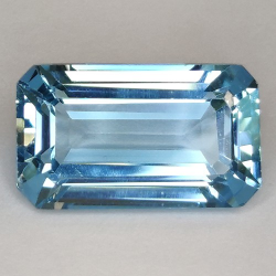 14.16ct Topaze Bleu Taille Émeraude