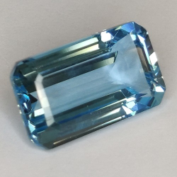 14.16ct Topaze Bleu Taille Émeraude