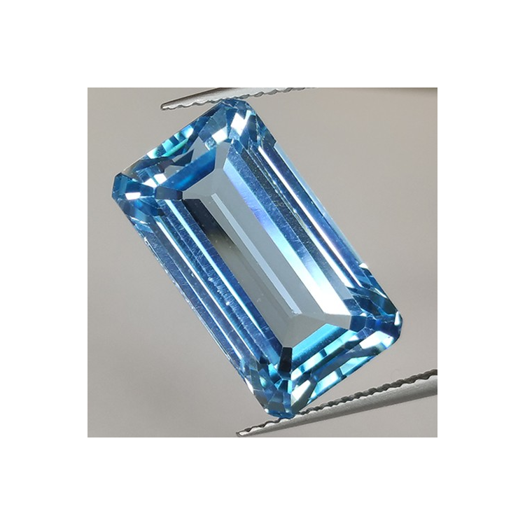 16.80ct Topacio Azul Talla Esmeralda