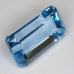 16.80ct Topaze Bleu Taille Émeraude