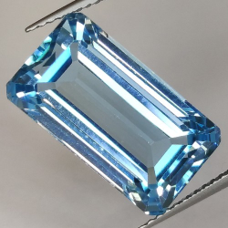 16.80ct Topaze Bleu Taille Émeraude