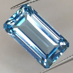 16.80ct Topacio Azul Talla Esmeralda