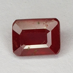 2.05ct Rubino taglio smeraldo 7x5mm