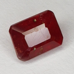 2.05ct Rubino taglio smeraldo 7x5mm