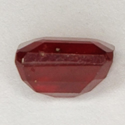 2.05ct Rubis coupe émeraude 7x5mm