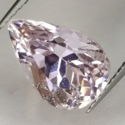 4.66ct Kunzit Birne Schnitt