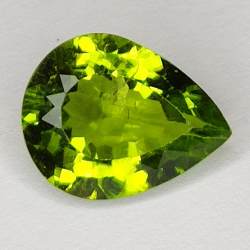 Gem gemstone GREEN PERIDOT fantasy Faceted 2.93ct. 11x9mm.