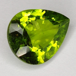 Gem gemstone GREEN PERIDOT fantasy Faceted 2.93ct. 11x9mm.