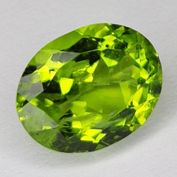 Gem gemstone GREEN PERIDOT Oval Faceted 3.82ct. 10x8mm.