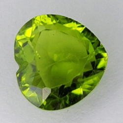 Gem gemstone GREEN PERIDOT Heart Faceted 2.70ct. 8x8mm.