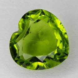 Gem gemstone GREEN PERIDOT Heart Faceted 2.70ct. 8x8mm.