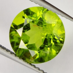 Edelstenen GROEN PERIDOT RONDE FACET 4.40ct. 4mm. 15st.