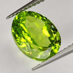 Gem gemstone GREEN PERIDOT Oval Faceted 3.63ct. 10x8mm.