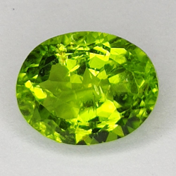 Gem gemstone GREEN PERIDOT Oval Faceted 3.63ct. 10x8mm.