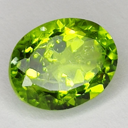 Gem gemstone GREEN PERIDOT Oval Faceted 3.63ct. 10x8mm.