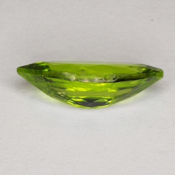 Gem PERIDOT VERT taille Marquisa de  2.51ct. 13x6mm