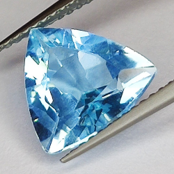 Gemme di TOPAZIO BLU in SFACCETTATO TRILLION di  3.54ct. 10.3 X 10.4 mm.