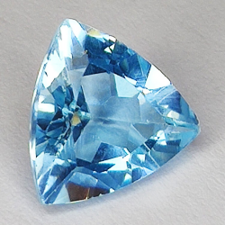 Gemme di TOPAZIO BLU in SFACCETTATO TRILLION di  3.54ct. 10.3 X 10.4 mm.