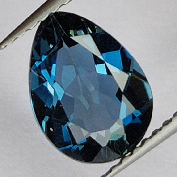 2.03ct TOPACIO LONDRES AZUL en TALLA PERA 9x7mm