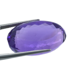 21,17 ct Amethyst im Ovalschliff 27,01 x 16,79 mm