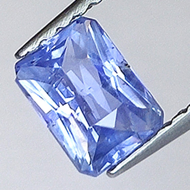 0.72ct Saphir Smaragd-Schnitt