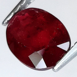 0.77ct Rubin Oval Schnitt