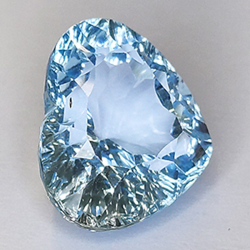 13.85ct Topacio Azul Suizo Talla Corazón Millenium