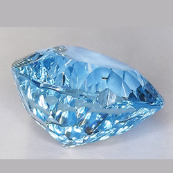 13.85ct Topaze Bleu Suisse Taille Coeur Millenium