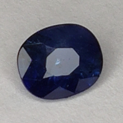 0,75 ct. Oval geschnittener Saphir 5.82x4.88mm