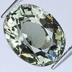 Tormalina verde da 1,91 ct taglio ovale 8,33 x 6,44 mm