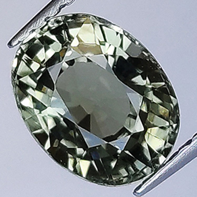 Tormalina verde da 1,91 ct taglio ovale 8,33 x 6,44 mm