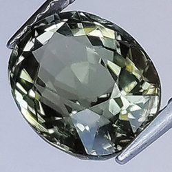 Tormalina verde da 1,91 ct taglio ovale 8,33 x 6,44 mm