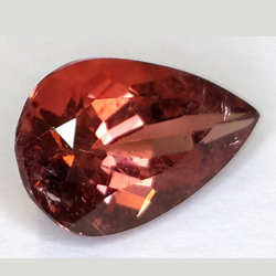 4,66 ct roter Turmalin im Birnenschliff, 13,72 x 8,82 mm