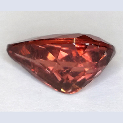 4.66ct Turmalina Roja Talla Pera 13.72x8.82mm