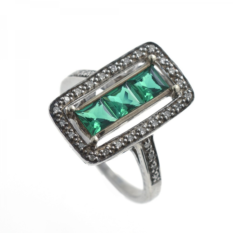 Diamonds, laboratory emerald and 925 silver ring