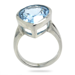 Blue Topaz & 925 Sterling Silver Ring