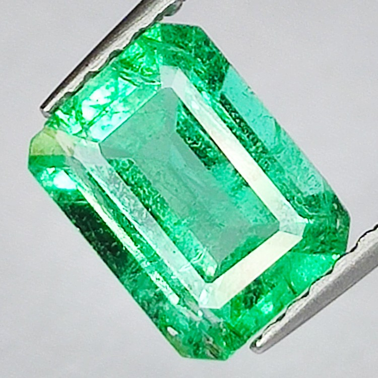 1,23 ct Émeraude Taille Émeraude 7,87x5,91 mm