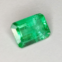 1,23 ct Smaragd, Smaragdschliff 7,87 x 5,91 mm