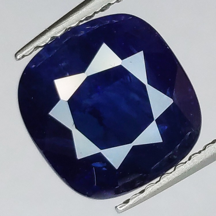 3.11ct Zaffiro Faccettato Cuscino