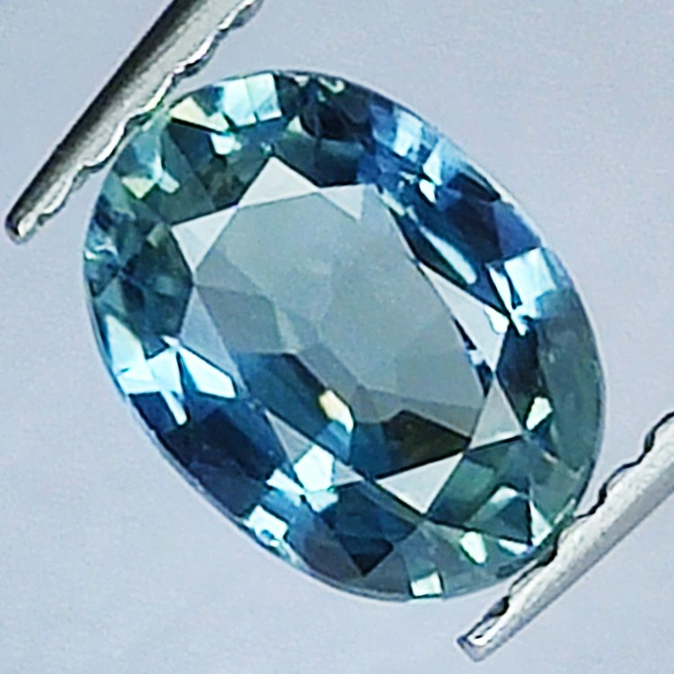 1,42 ct Saphir im Ovalschliff 7,18 x 5,28 mm