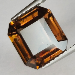 2.74ct Zaffiro marrone taglia Smeraldo