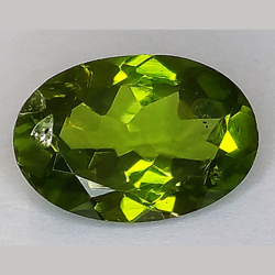 3.11ct Peridot Oval Schnitt