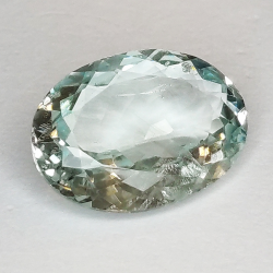 Acquamarina ovale dimensioni 13,1 x 9,6 mm