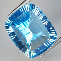 Topazio blu da 11,96 ct con taglio a cuscino Millennium