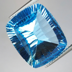 Taille coussin de 11,96 ct en topaze bleue millénaire