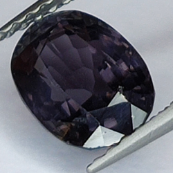 2.00ct Espinela Morado talla oval 9x6mm