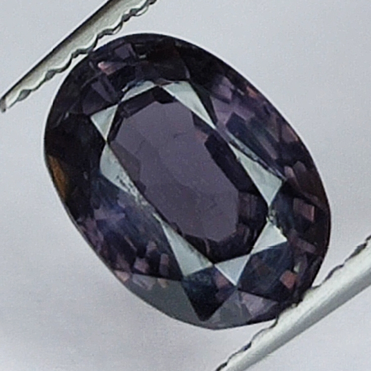 2.00ct Lila Spinell oval Schnitt 9x6mm