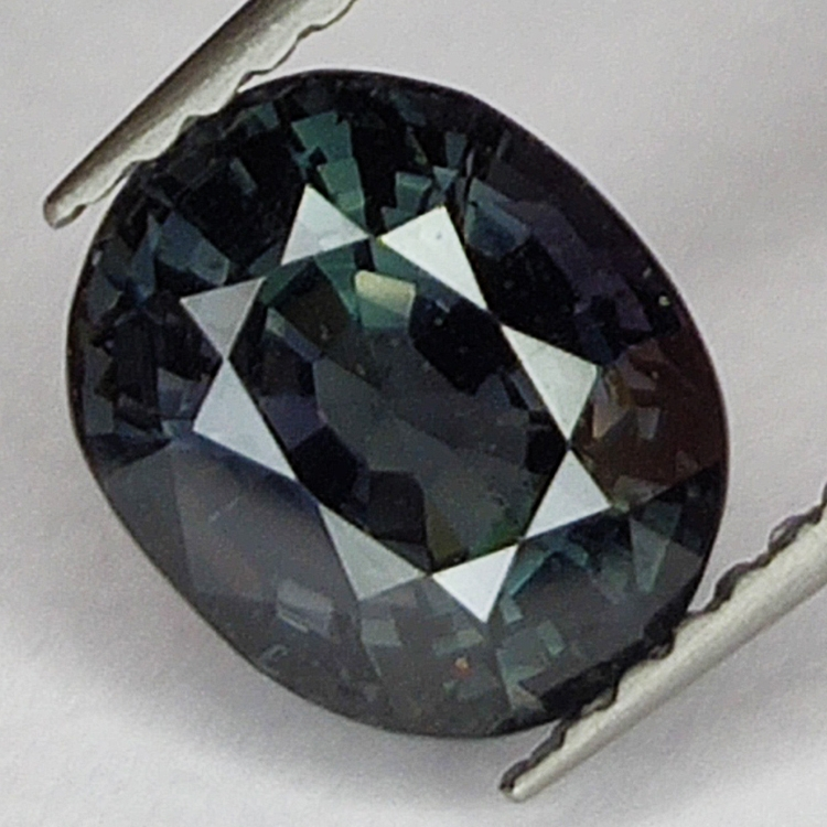 2.13ct Grüner Spinell ovaler Schnitt 8x6mm